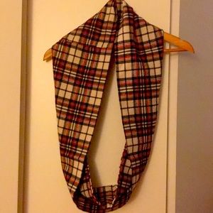 Plaid circle scarf